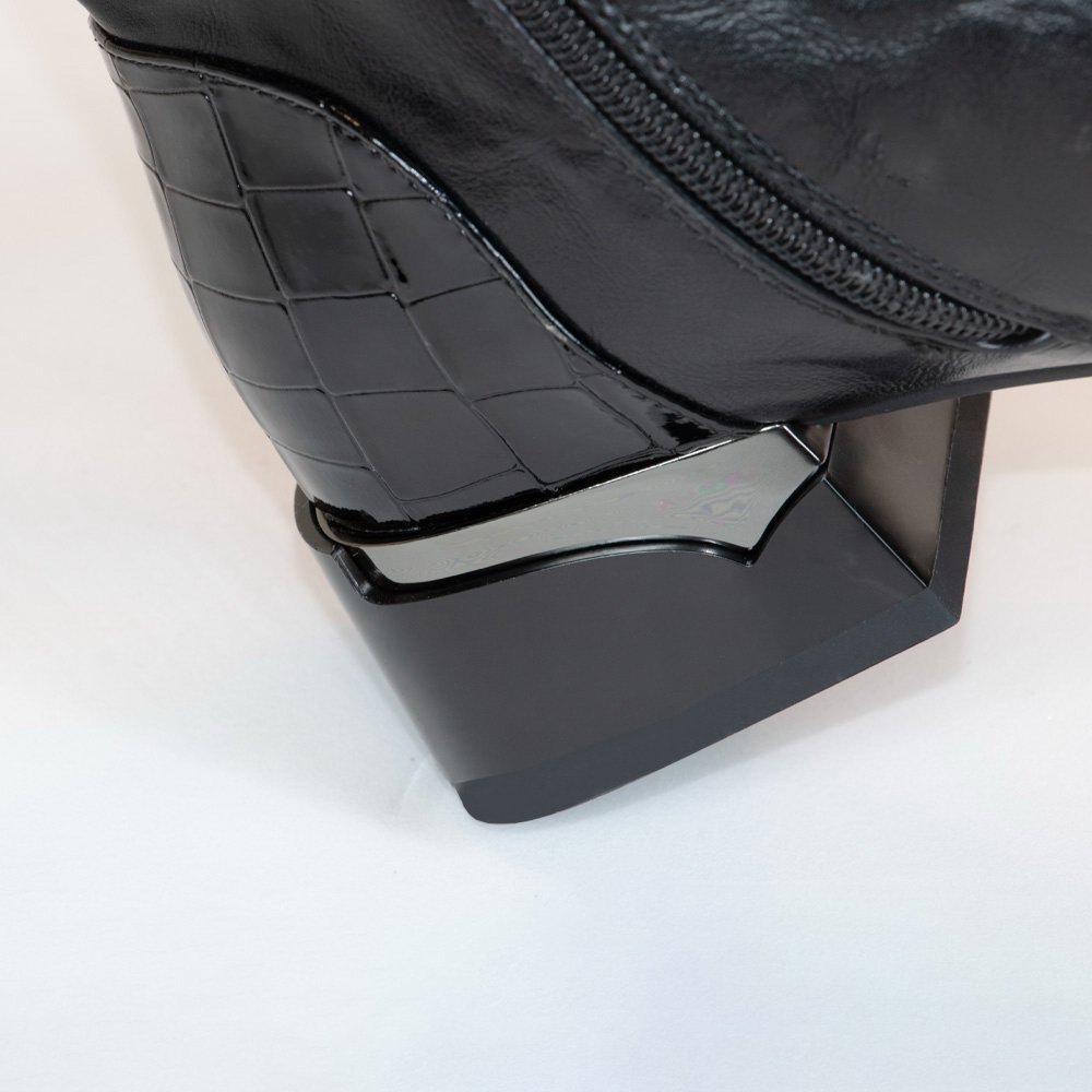 بوت زنانه سنگی