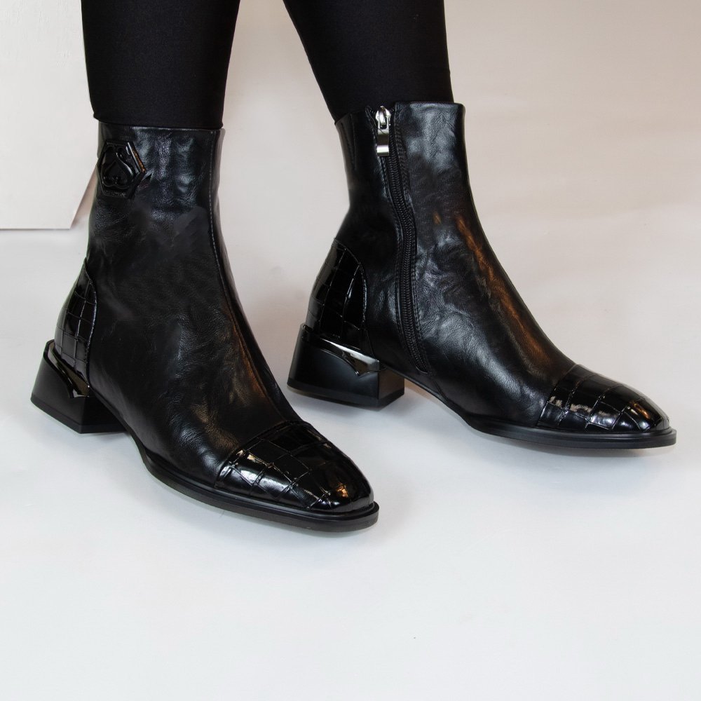 بوت زنانه سنگی