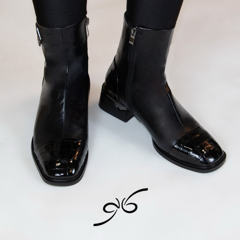 بوت زنانه سنگی